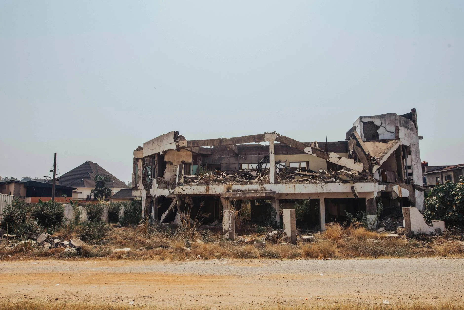 Trump Endorses Exit in Iran War